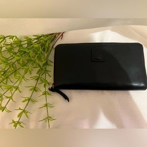 •Dooney & Bourke Florentine Large Wallet•